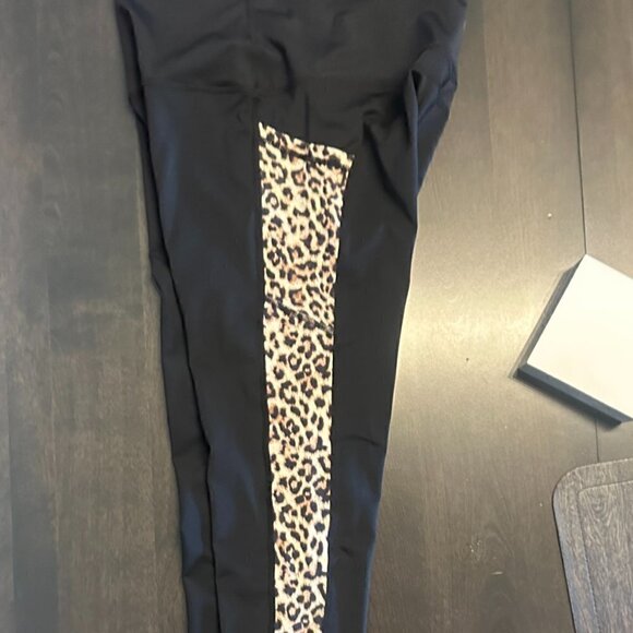 EUC - Zyia Leopard Pocket Brilliant Hi Rise Leggings - Size 6-8 And 8-10 - Picture 5 of 11